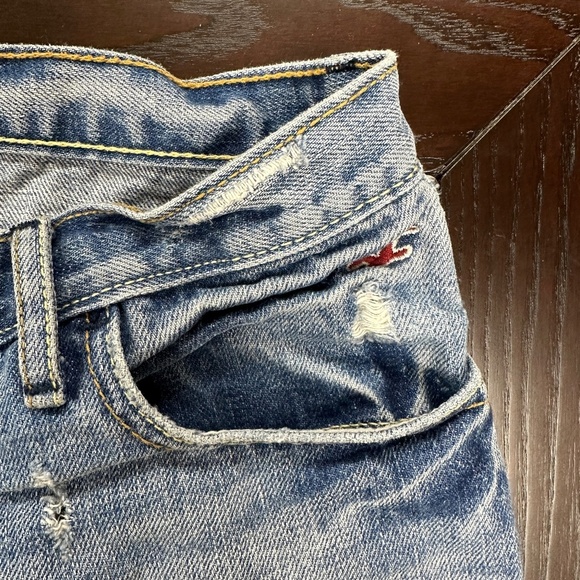 *HOLLISTER* Junior's Light Wash Denim Bermuda Shorts Size 5 - Picture 4 of 6